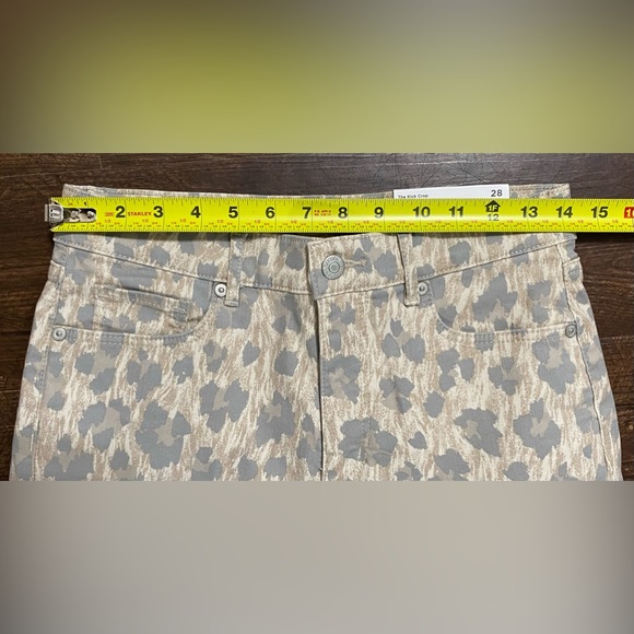 ⭐NWT⭐ < LOFT > Frayed High Rise Kick Crop Jeans - Picture 12 of 16